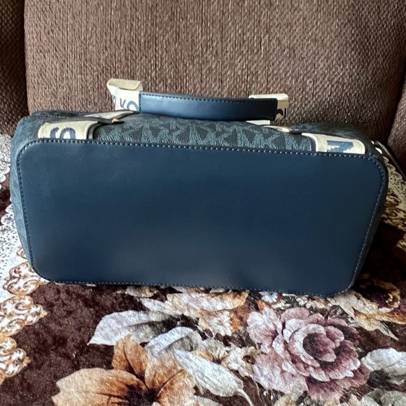 MICHAEL KORS Maeve Gold-Tone Hardware Large Open Tote Bag NWT-Admiral/Pale Blue - Picture 8 of 10